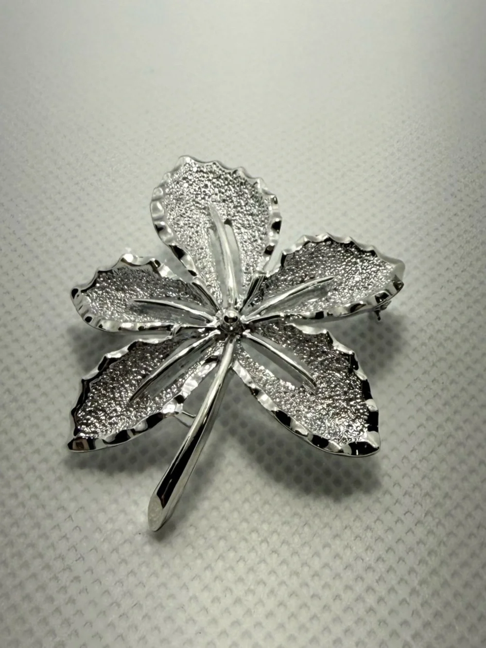 Vintage Sarah Coventry Leaf Brooch Silver Tone Floral Pin 1.75”